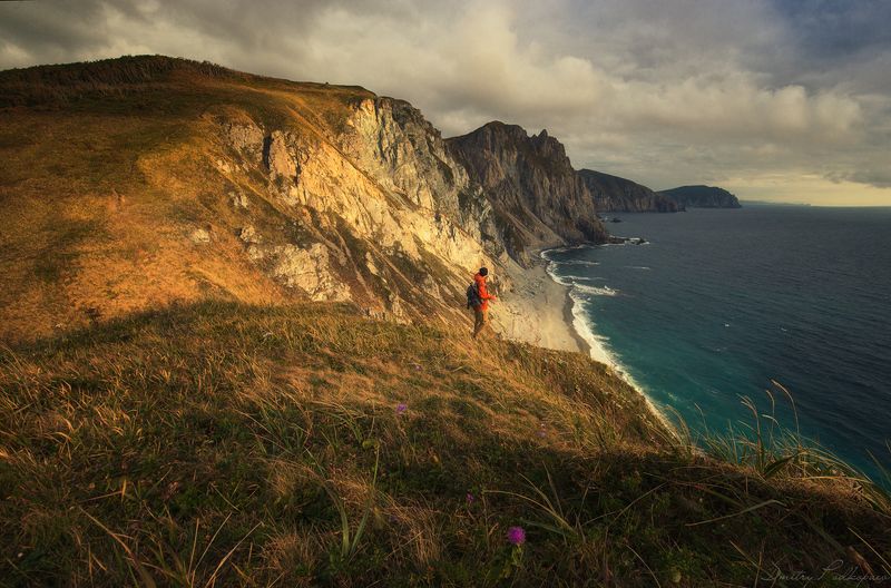 россия,приморский край,ольгинский район,мыс 4х скал,море,лето,скалы,камни,рассвет,краски,утро,дмитрий подкопаев Осень на мысе 4х скалphoto preview