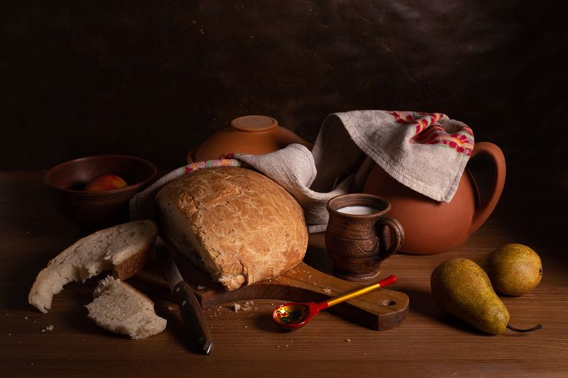 Натюрморт с хлебом и молокомphoto preview