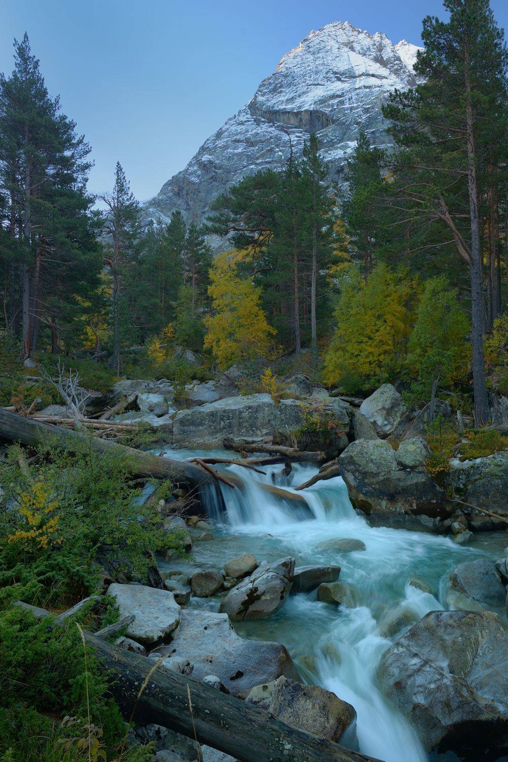 Осенний рассвет. Автор: Александр Жарников горы осень чиринкол, Александр Жарников