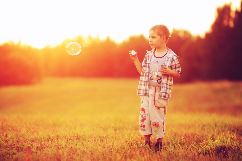 дети, ребенок, мальчик Пускаем мыльные пузыриphoto preview