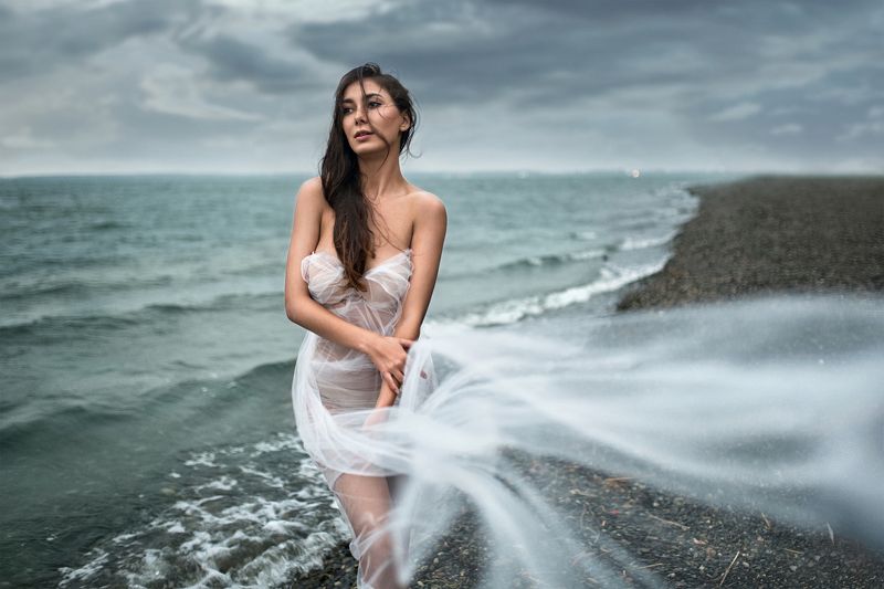 портрет, обнаженная девушка, гроза, съемка на природе, озеро, естественный свет, красивая девушка, portrait, beautiful girl, naked, storm, nature Перед грозойphoto preview