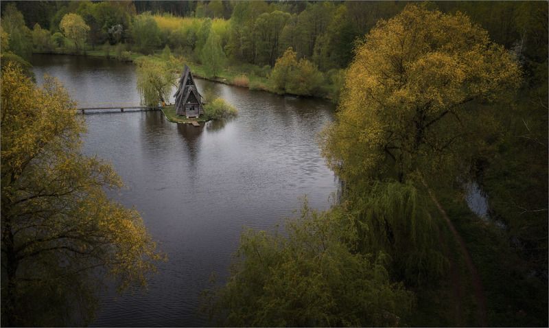 Пролетая над домом Бабы Ягиphoto preview