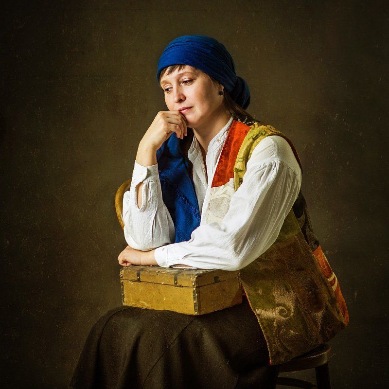 Женский портрет, Женщина, Портрет Хозяйка с сундучкомphoto preview