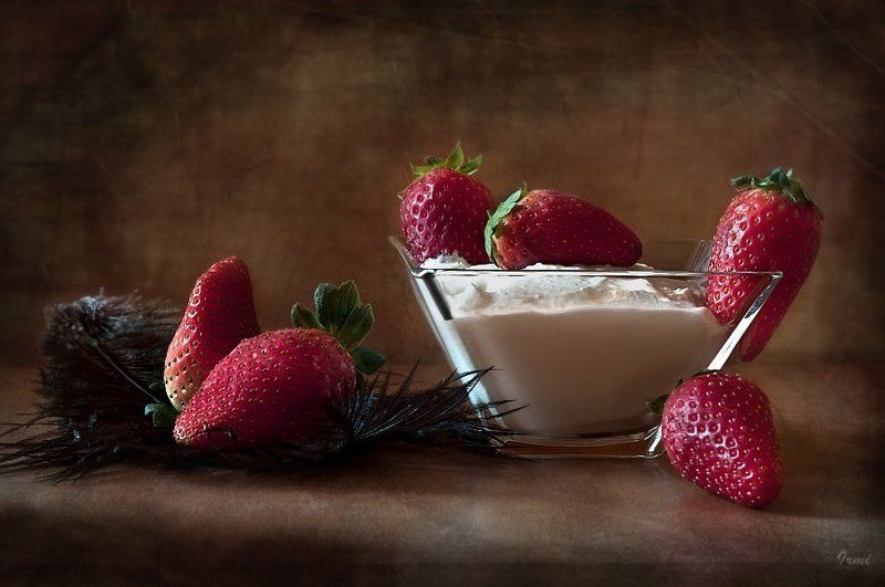 Клубника в сметанеphoto preview