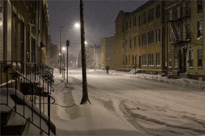 Белый снег - черный городphoto preview