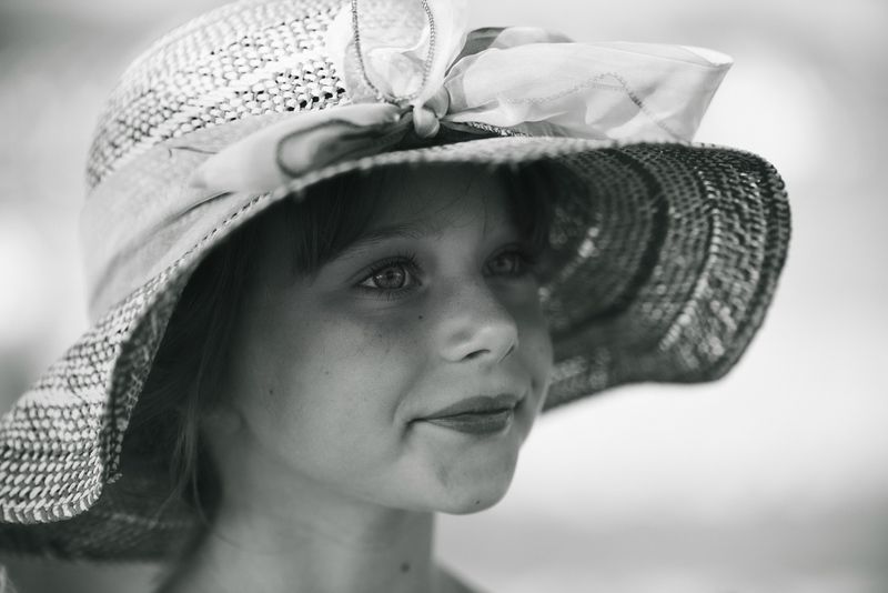 Una bimba con cappellophoto preview