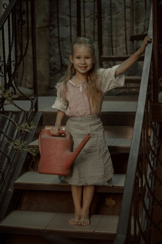 девочка сад лето цветы детство сказка В летнем садуphoto preview