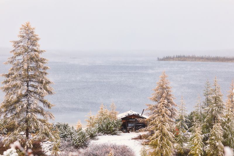 Колыма, осень, Джека Лондона, фотографсрюкзаком Осенний снегопад на Джека Лондонаphoto preview