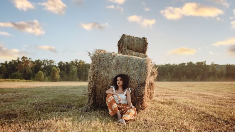 #poltava #land #sumer #autumn #girl #walk #model #portraits #portraitphotography #art #sky #evening #hay #blanks #village #style #clothing #fashion Мартаphoto preview