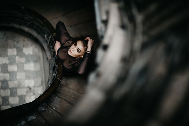 женский портрет В поисках светаphoto preview