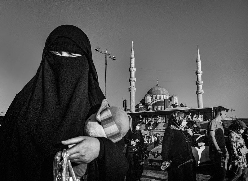 Woman in Eminonuphoto preview