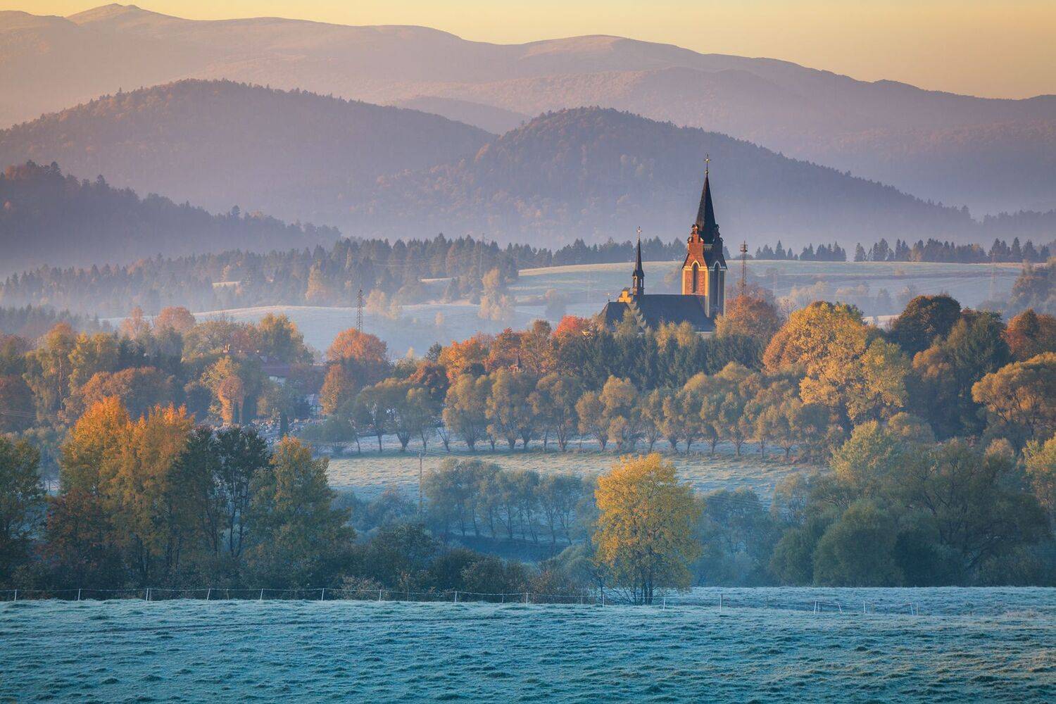bieszczady, mountains, autumn, foggy, fog, misty, morning, lutowiska, church,  Mirosław Pruchnicki