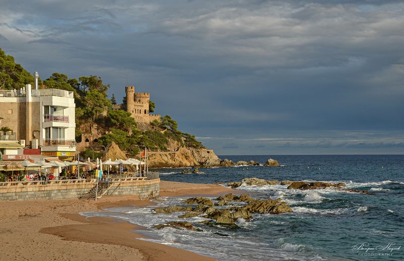 испания, льорет-де-мар, коста брава В лучах заходящего солнцаphoto preview