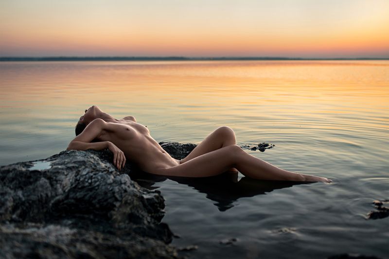 nude, naked, beauty, nature, girl, girle on the nature, portrait, sunset, lake, ню, обнаженная девушка, закат, озеро, фотосессия на природе Юлияphoto preview