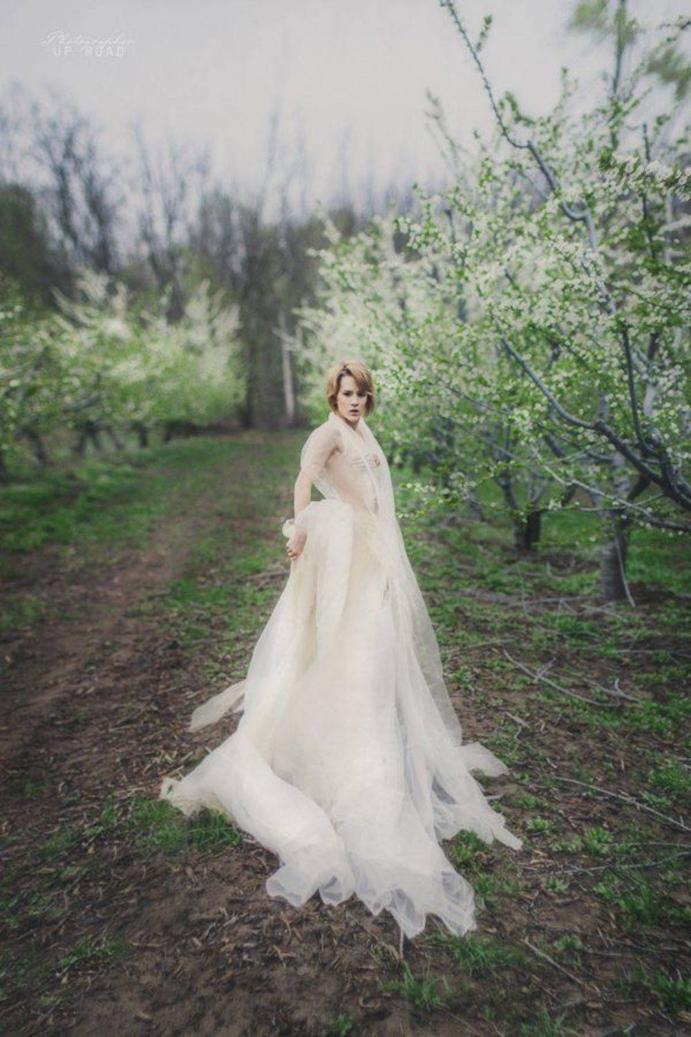 Она нашла себя в таинственном саду. Автор: Апрод Лёля , Апрод Лёля