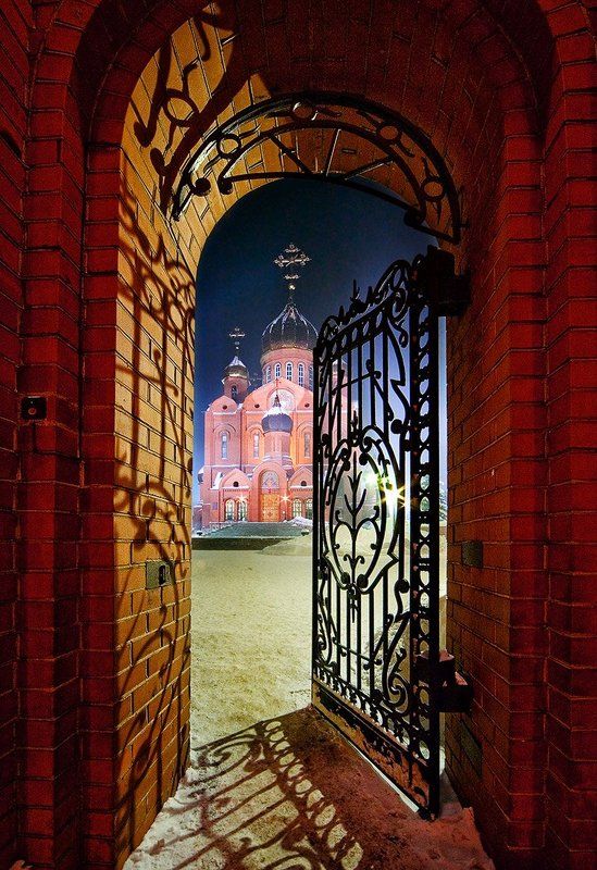 Знаменский собор, Кемерово Ворота к храмуphoto preview