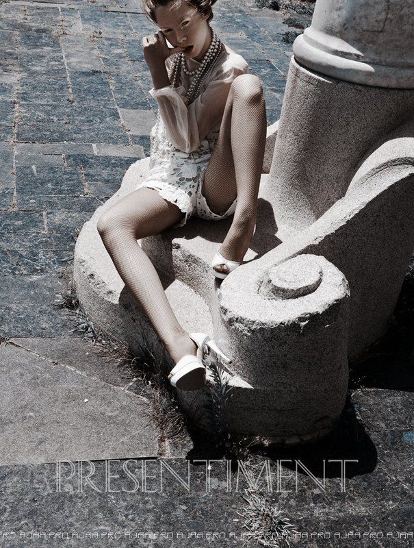 PRESENTIMENTphoto preview