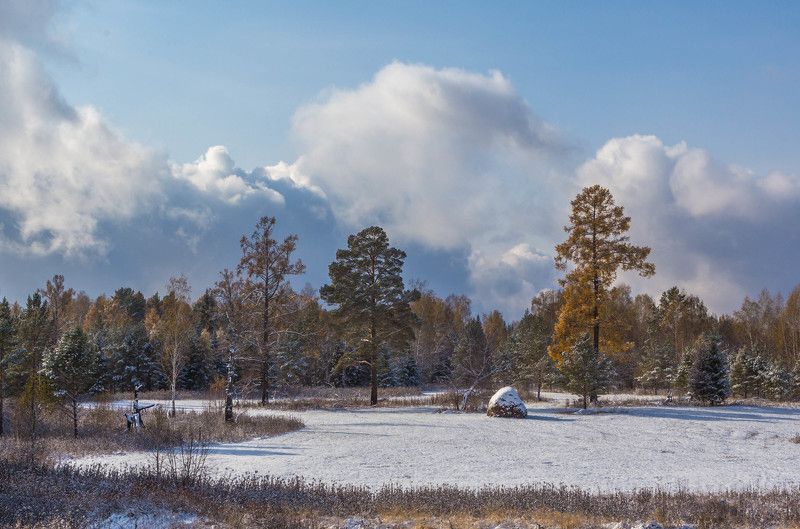 стога, снег Стога сена под снегом.photo preview