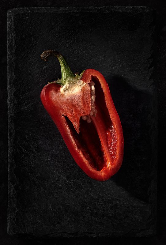 Красное на чёрном.photo preview