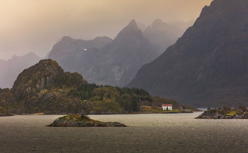 домики, лофотены, норвегия, горы, море, облака, Лофотены. Жизнь на острове.photo preview