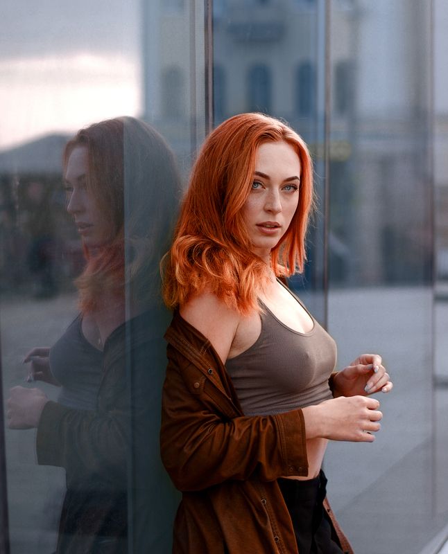 portrait of beautiful ukrainian girl at golden houre / nikon Ginger sunsetphoto preview