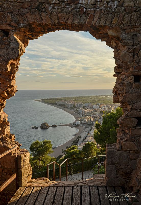 бланес, испания, крепость, вечер, побережье, небо, облака Из старой крепостиphoto preview