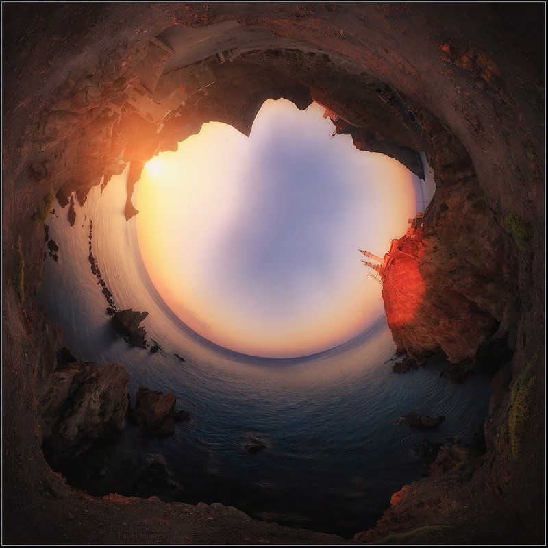 Маяк в первых лучах Солнцаphoto preview