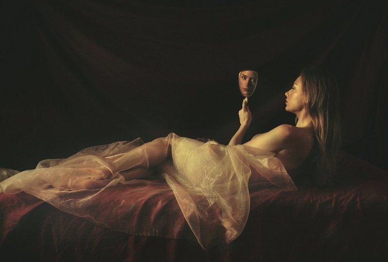 Woman with mirrorphoto preview