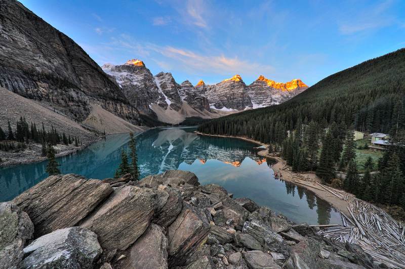 Канада озеро, Озеро Моррейн рассвет на озере Моррейнphoto preview