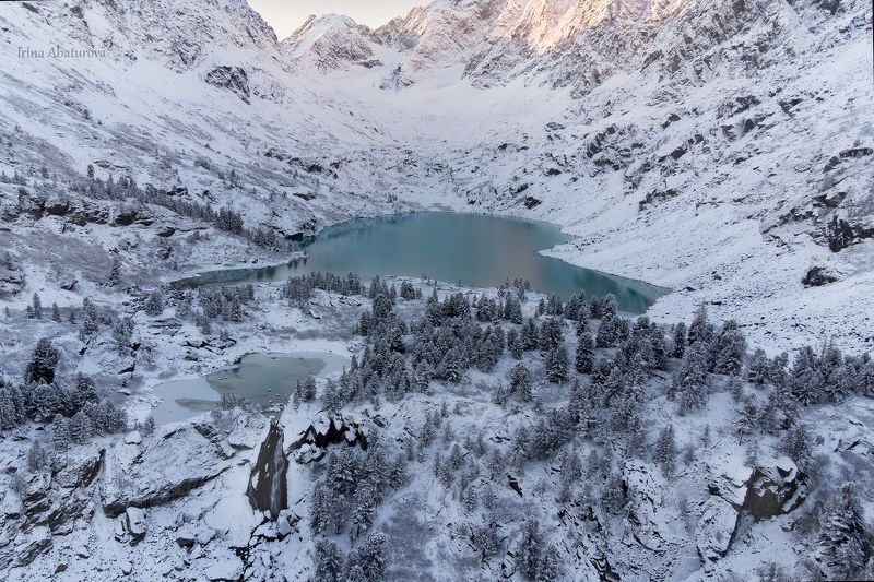 Первый снег на озере Куйгукphoto preview