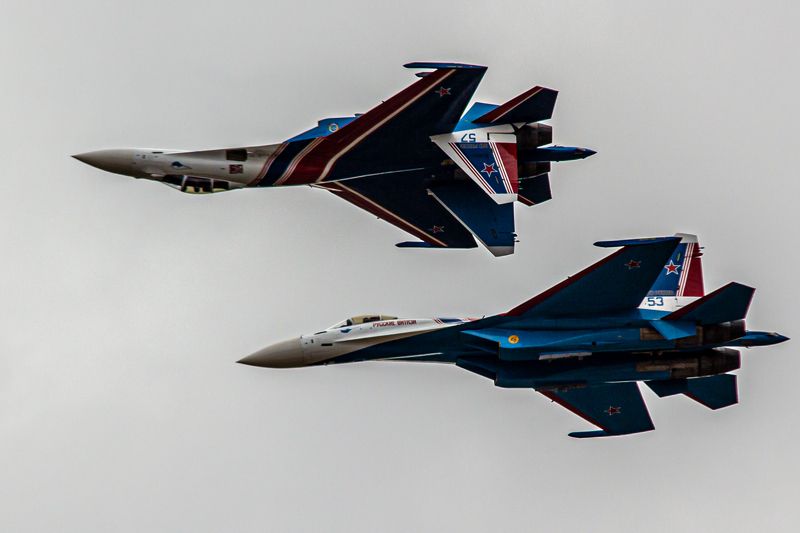 самолет, облака, истребитель, СУ, МИГ, скорость, истребители, вооружение, россия, ВВС, самолеты, гром Зеркалоphoto preview