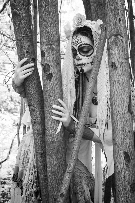 Санте Муэрте, девушка, фейсарт, инфрокрасное фото, ir, деревья Санте Муэрте фото превью