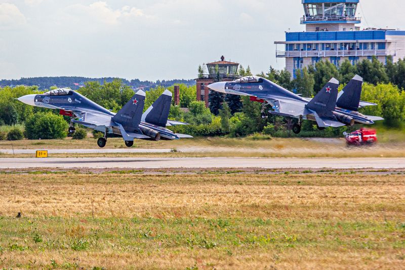 самолет, облака, истребитель, СУ, МИГ, скорость, истребители, вооружение, россия, ВВС, самолеты, гром photo preview