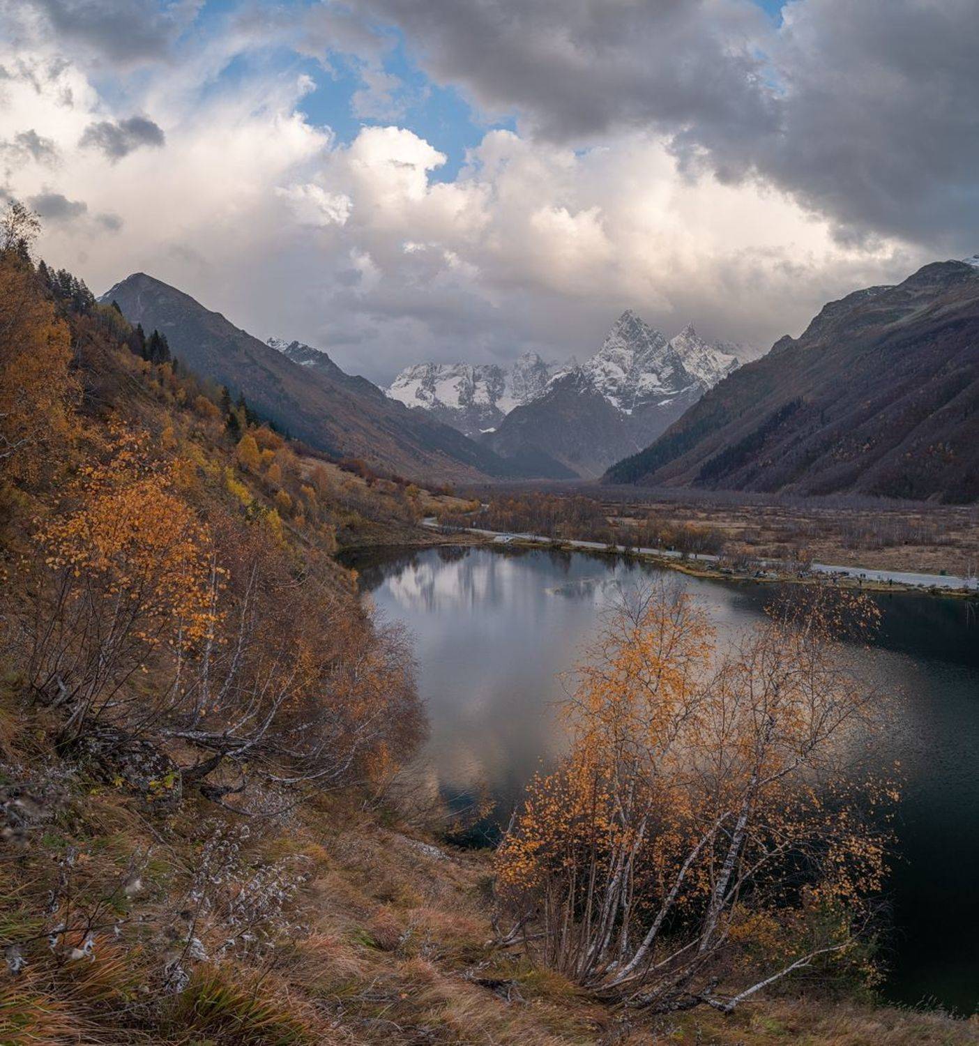 гора,  небо, плато, облака, утро, тучи, непогода, закат, вечер , слои, холмы, долина, ущелье, озеро, осень, Арсен Алабердов