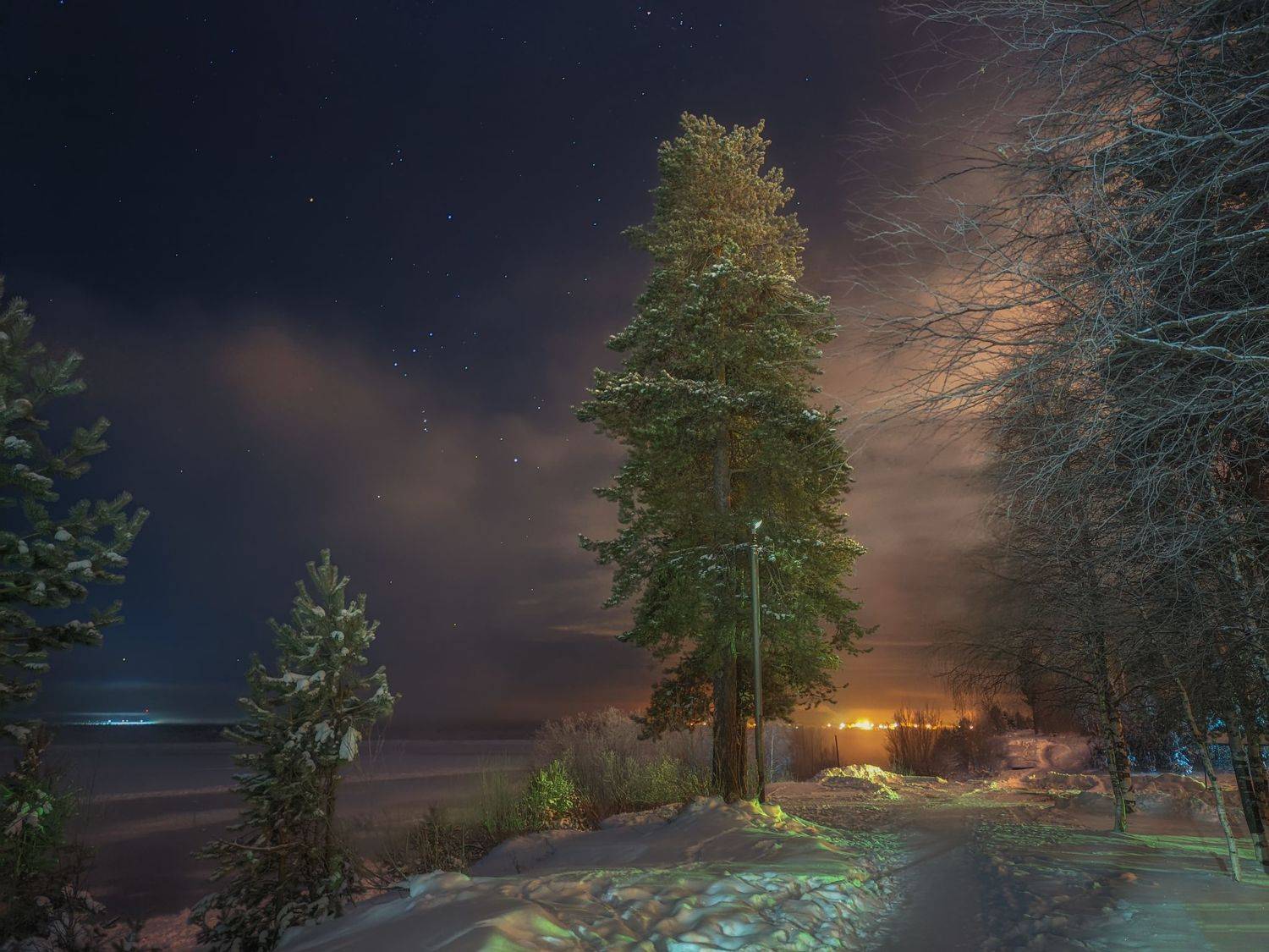 Ночь набережной. Автор: Игорь Подобаев печора, ночь, север, Игорь Подобаев