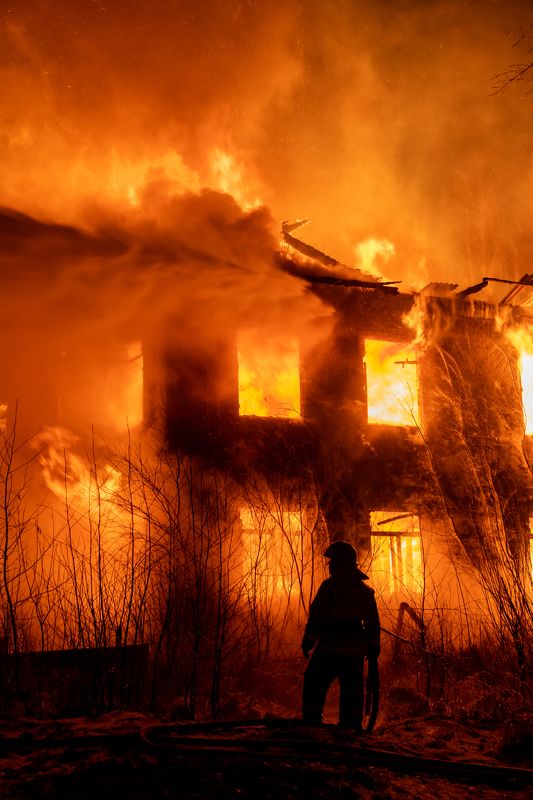 огонь, пожарные, emergency, help, save, мчс, fire, firefighter, rescue, rescuers, спасатели, дым, работа, brave, nightlight Night firephoto preview