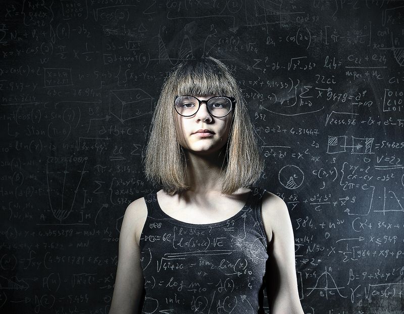 девочка, портрет, доска, мел, знание Знаниеphoto preview