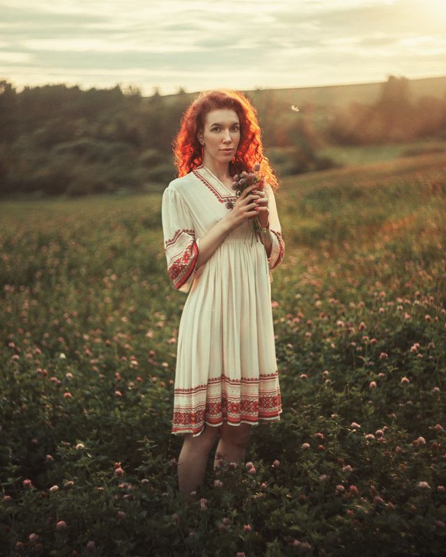 Девушка с клеверомphoto preview