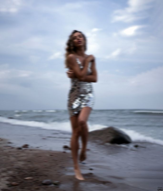 summer, sea, seaside, portrait, people, moody, dress, style, blurred Blurred memoriesphoto preview
