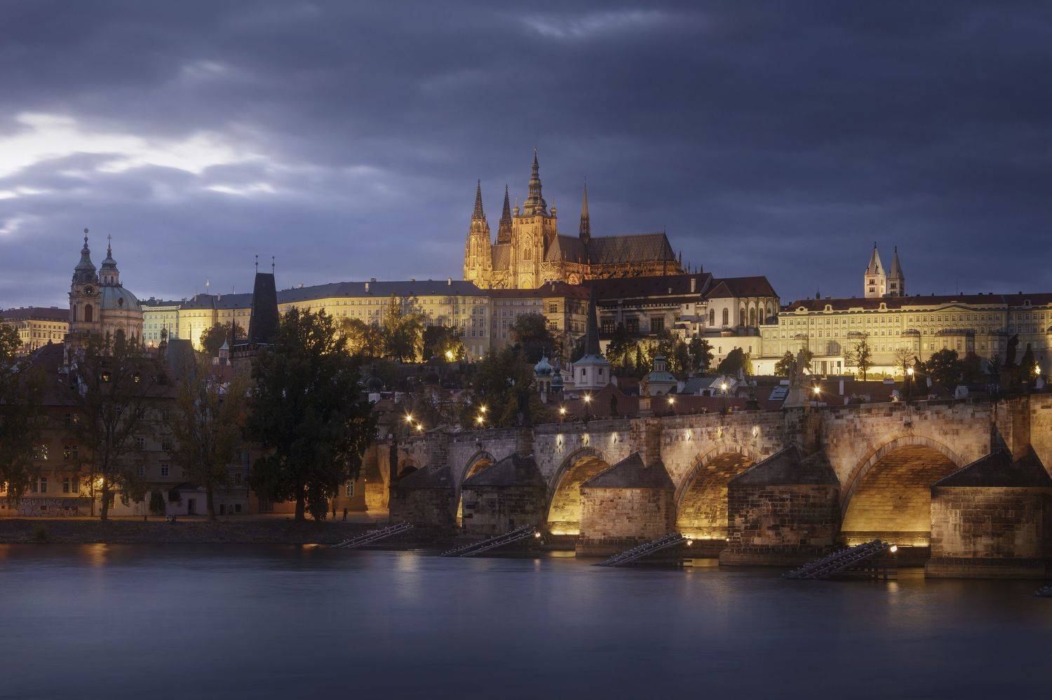 прага, ночь, пражский град, prague castle, сумерки, карлов мост, charles bridge, bridge, мост, башни, храм, европа, город, prague, чехия, europe, czech republic, cityscape, city, street, Денис Полтораднев