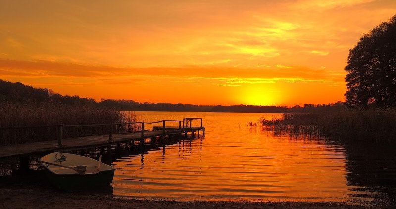 У озера ...photo preview