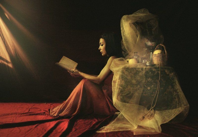 Woman with bookphoto preview