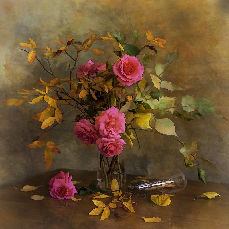 Осень любит желтый цветphoto preview