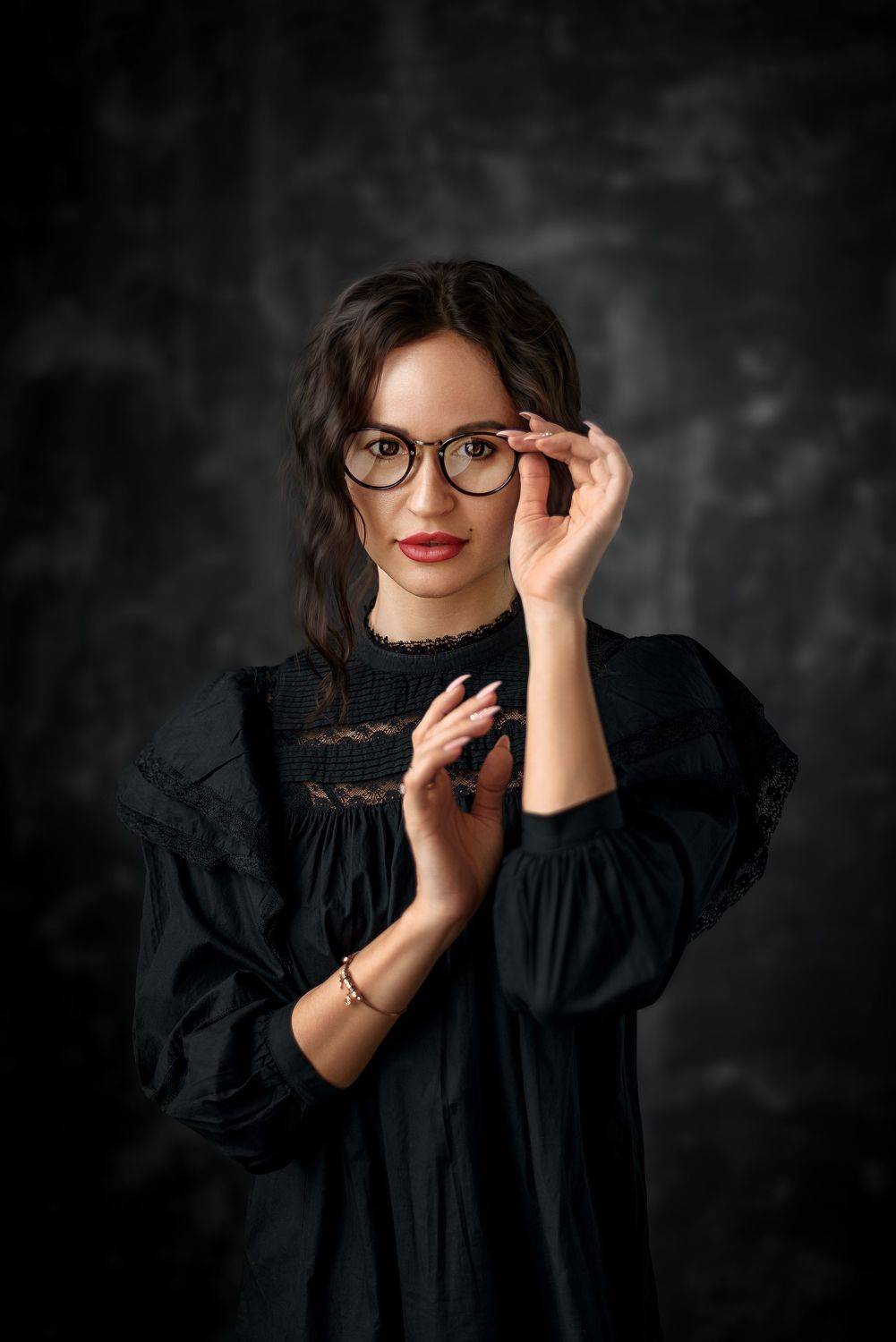 Dasha. Автор: Oleksandr Sanin девушка, студия, очки, портрет, женский портрет, Oleksandr Sanin