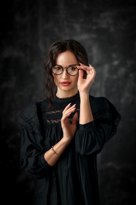 девушка, студия, очки, портрет, женский портрет Dashaphoto preview