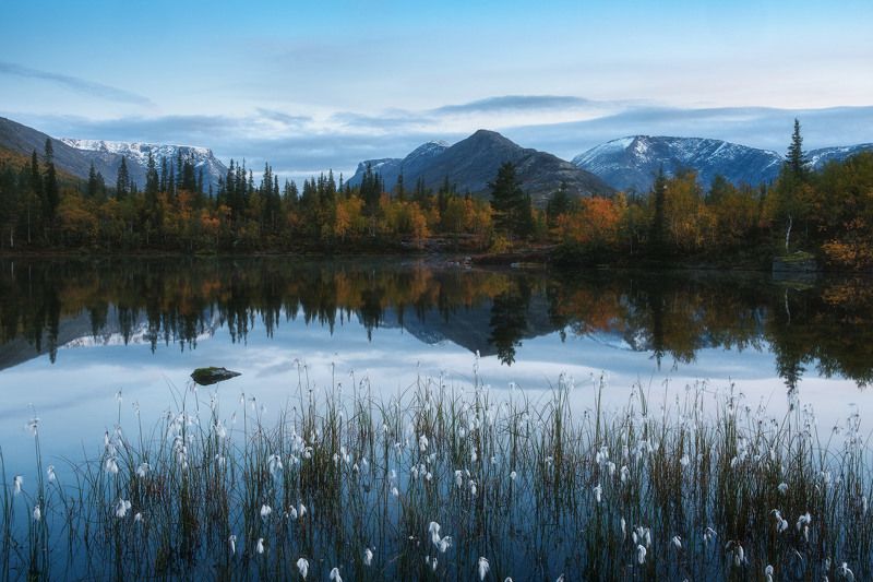 россия, мурманская область, кольский полуостров, хибины, заполярье, осень, природа, пейзаж, лесотундра, осень, закат, отражение, озеро Безмятежностьphoto preview