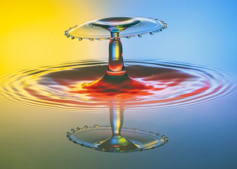 waterdrops,liquid,art,abstract,macro,photography,color,light drops reflectionphoto preview