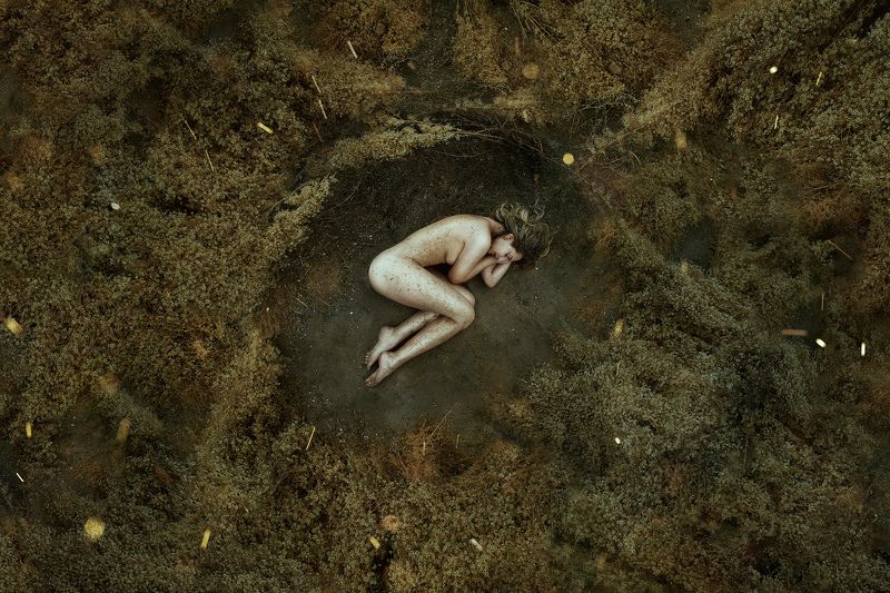 арт фотография, женщина, девушка, поле, ню Save your warmthphoto preview