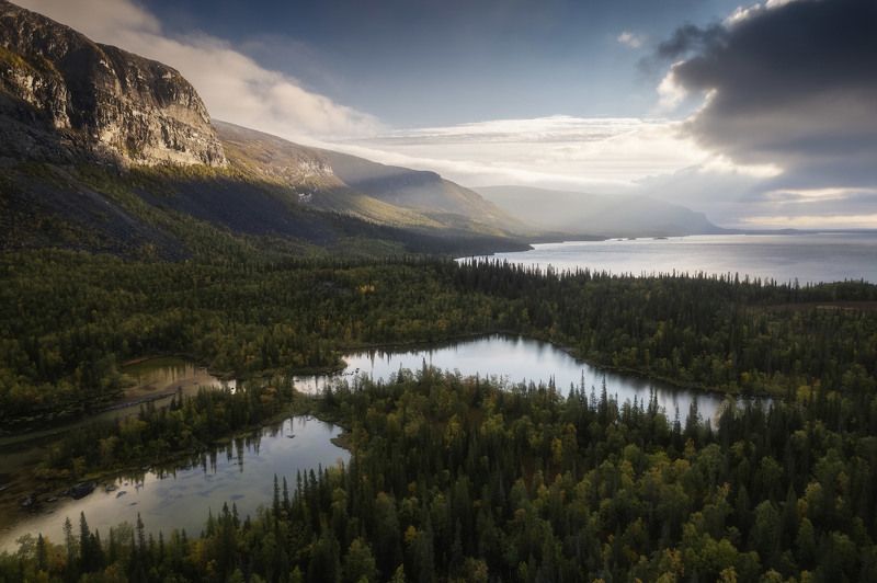россия, мурманская область, кольский полуостров, ловозеры, заполярье, осень, природа, пейзаж, лесотундра, осень, рассвет, отражение, озеро Ловозерыphoto preview