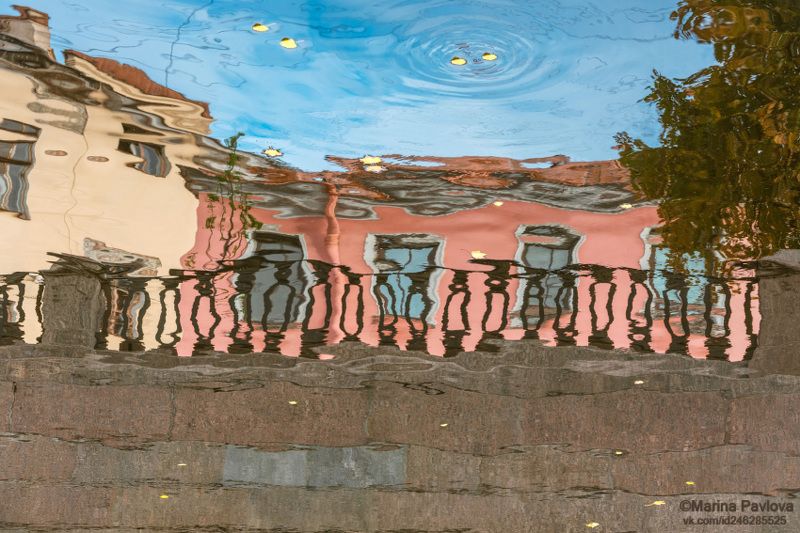 абстракция, акваабстракция, акваграфика, отражения на воде, парейдолия, петербургские акварели, осенние отражения, nikon Пессимист и оптимист. Осенний призрачный мир канала Грибоедоваphoto preview
